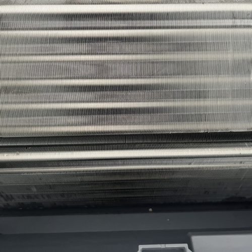 洗浄してきれいになったフィンの部分